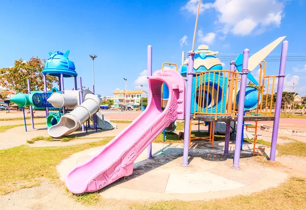 Moderner Kinderspielplatz — Stockfoto