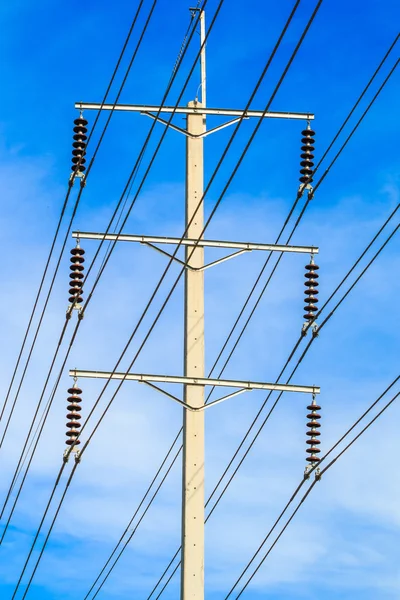 Tel direği elektrik yazının satır — Stok fotoğraf