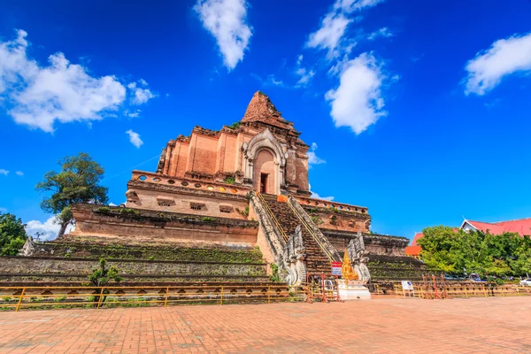 Wat Chedi Luang Tempel in Thailand — Stockfoto
