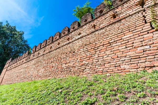 Antigua muralla en Chiang Mai — Foto de Stock