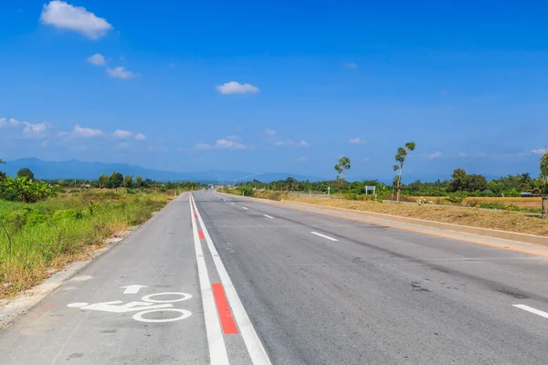 Pista ciclabile su strada — Foto Stock