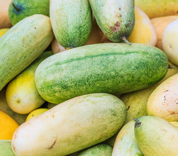 Fresh cucumbers background — Stock Photo, Image