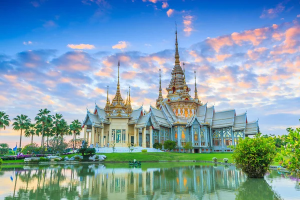 Wat templo tailandês na Tailândia — Fotografia de Stock