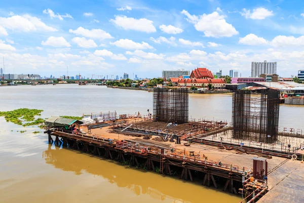 Betongbro över Chao Phraya floden — Stockfoto