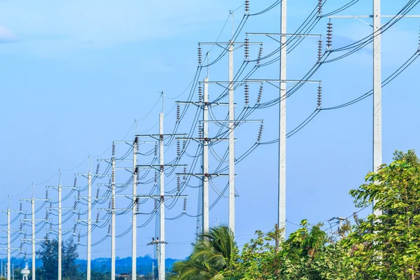 Pólo de fios poste eletricidade — Fotografia de Stock