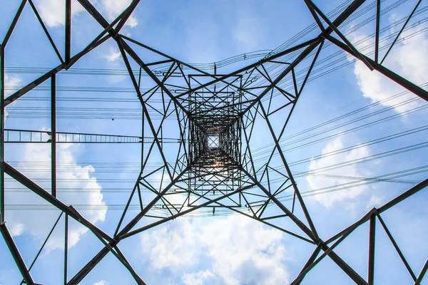 Siluety elektřiny pylonu — Stock fotografie