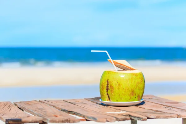 Zomer kokosnoot drankje — Stockfoto