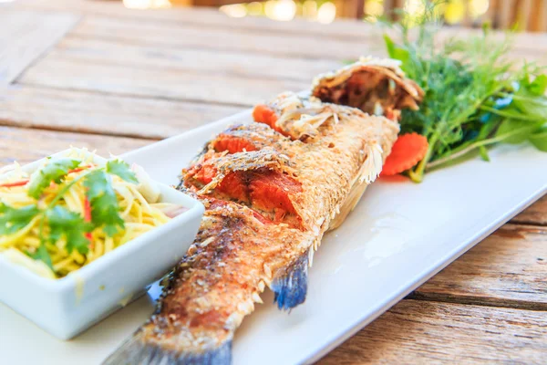 Stekt fisk Thail mat — Stockfoto