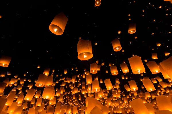 Floating lanterns in Thailand — Stock Photo, Image
