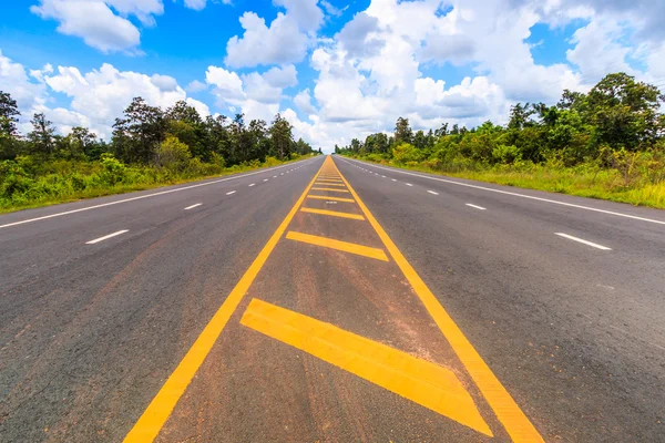 Estrada de asfalto na Tailândia — Fotografia de Stock