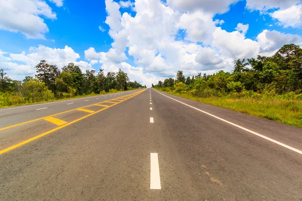 Estrada de asfalto na Tailândia — Fotografia de Stock