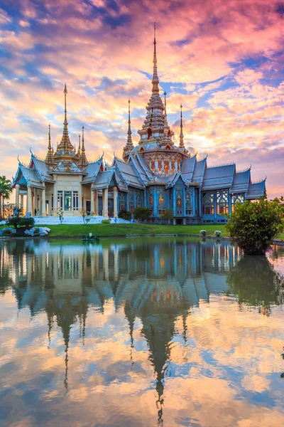 Temple  Wat thai at sunset — Stock Photo, Image