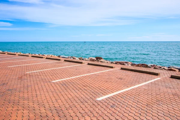 Estacionamiento junto al mar — Foto de Stock