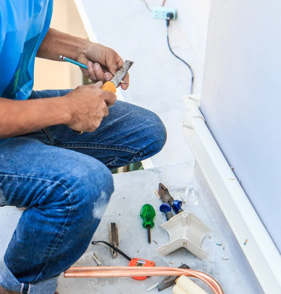 Preparación para instalar el aire acondicionado — Foto de Stock