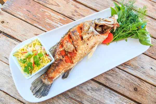 Stekt fisk Thail mat — Stockfoto