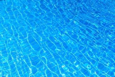 Su havuzu arka planda