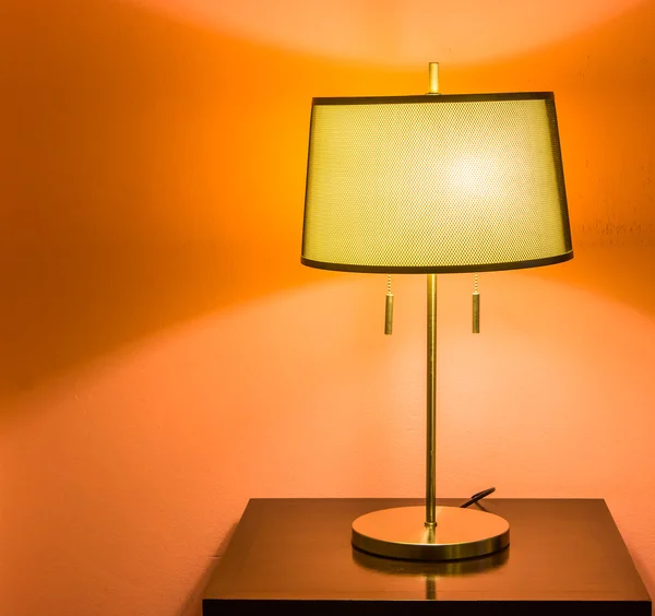 Lampe de chevet dans la chambre — Photo