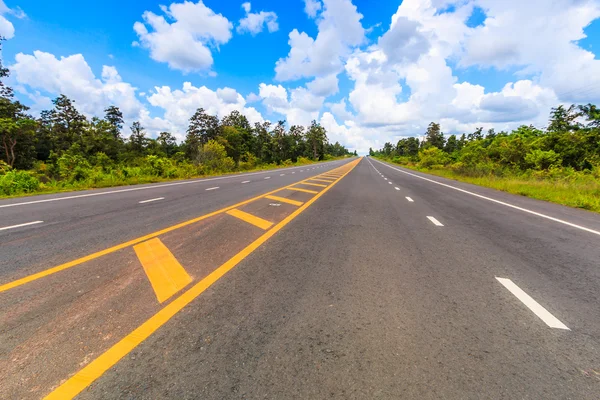 Asfalterad väg i Thailand — Stockfoto