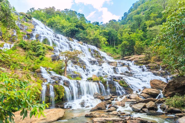 Mae Ya wodospad w Chiang Mai — Zdjęcie stockowe