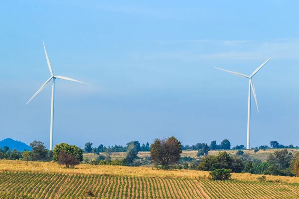 Wind turbines and blue sky — Stock Photo, Image