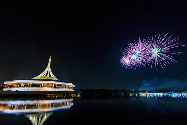 Фейерверки в Суан Луанг Раме IX — стоковое фото