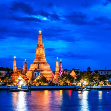 WAT Arun Tapınağı gün batımında