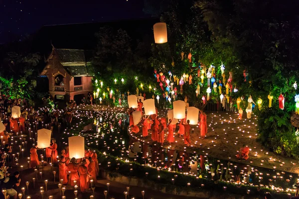 Loy krathong festival i chiang mai — Stockfoto