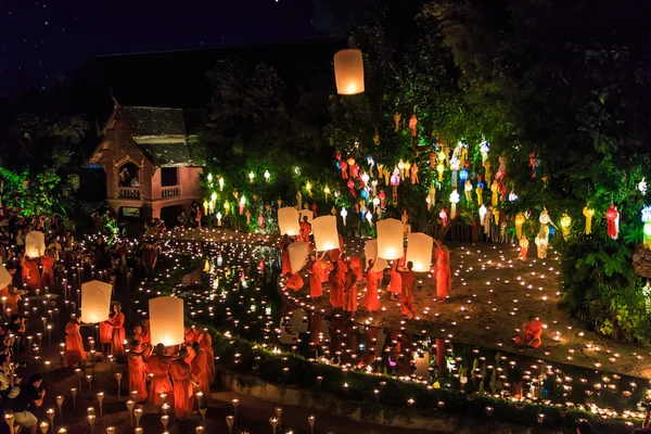 Loy krathong festival στο Τσιανγκ Μάι — Φωτογραφία Αρχείου