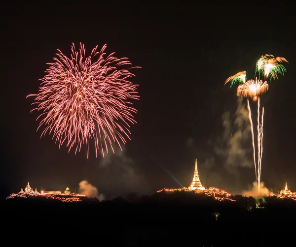 Hermosos fuegos artificiales en celebración — Foto de Stock