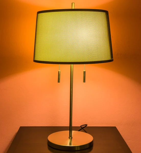 Объект лампы у кровати — стоковое фото