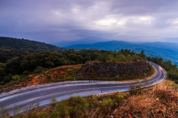 Estrada de asfalto vazio na Tailândia — Fotografia de Stock