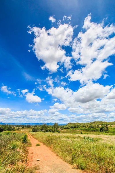 Estrada paisagística nas zonas rurais — Fotografia de Stock