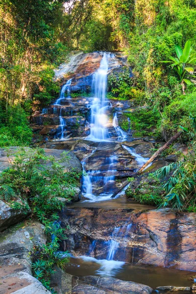 Skog vattenfall på Chiang Mai — Stockfoto