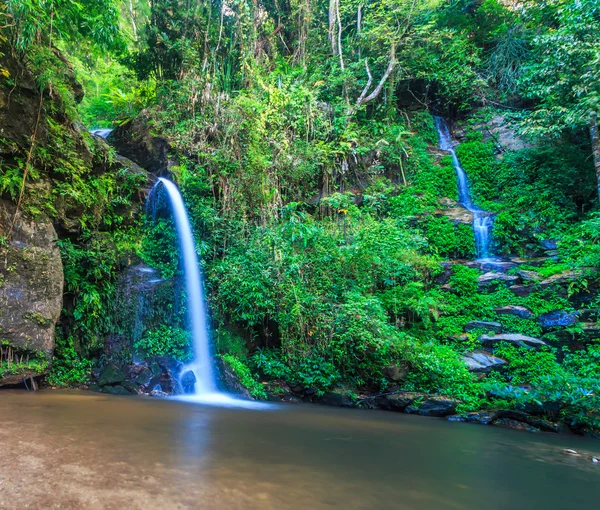 Forest waterval in Chiang Mai — Stockfoto