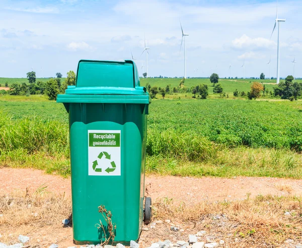 Ekologia pojemnika recyklingu — Zdjęcie stockowe