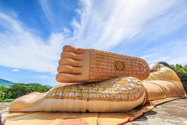 Reclining buddha in Wat  Temple of Phrae — Stock Photo, Image