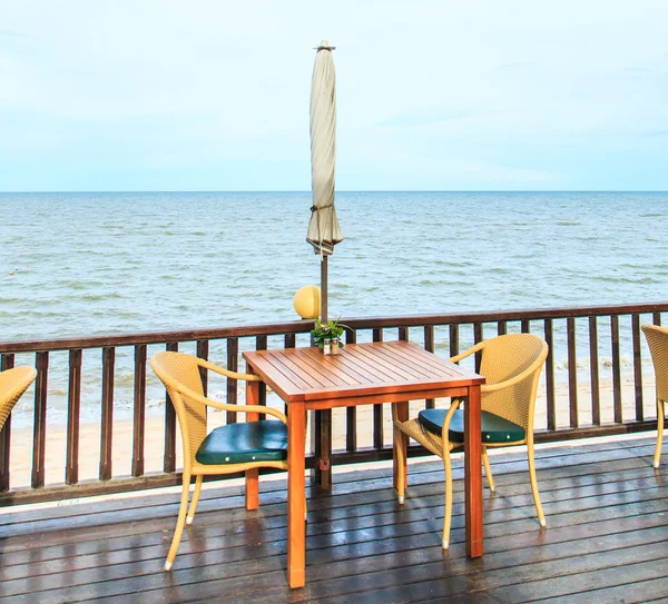 Tavolo in ristorante sul mare — Foto Stock