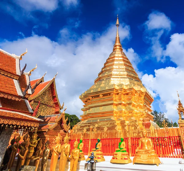 Złota pagoda Wat — Zdjęcie stockowe