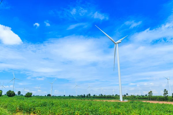 Enormes turbinas eólicas — Fotografia de Stock