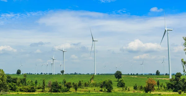 Enormes turbinas eólicas — Fotografia de Stock