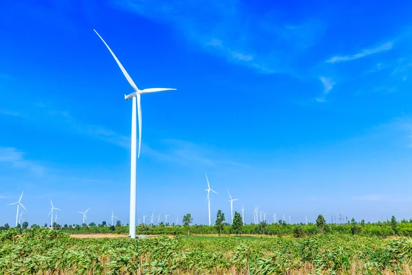 Enormes turbinas eólicas — Foto de Stock