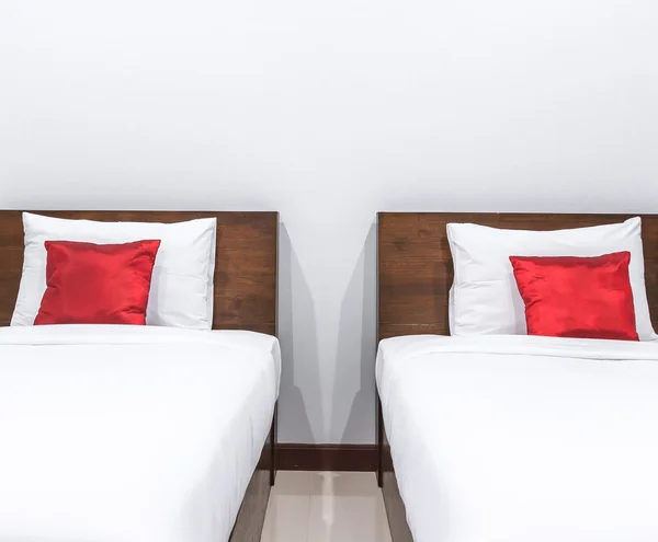 Schlafzimmer und zwei Betten — Stockfoto