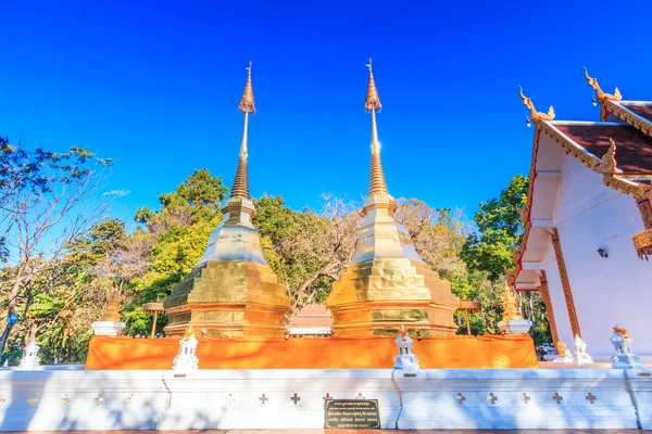 Temple, two golden pagoda or stupa — Stock Photo, Image