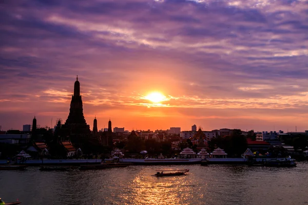 Wat Arun Ratchawararam Ratchawaramahawihan — Photo