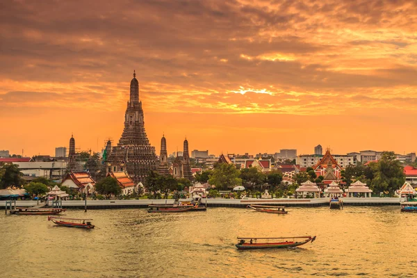 Wat Arun Ratchawararam Ratchawaramahawihan — Stockfoto