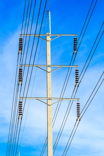 Poste de eletricidade pólo fio — Fotografia de Stock