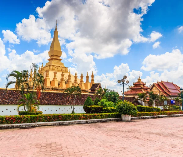 Tapınak altın Wat Thap Luang Vientiane — Stok fotoğraf