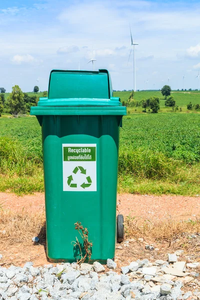 Ekologia pojemnika recyklingu — Zdjęcie stockowe