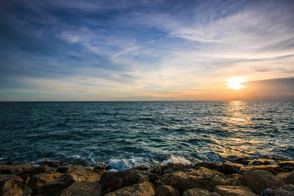 Paisaje puesta de sol olas marinas — Foto de Stock