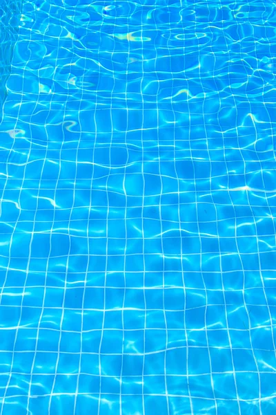 Вода в бассейне — стоковое фото